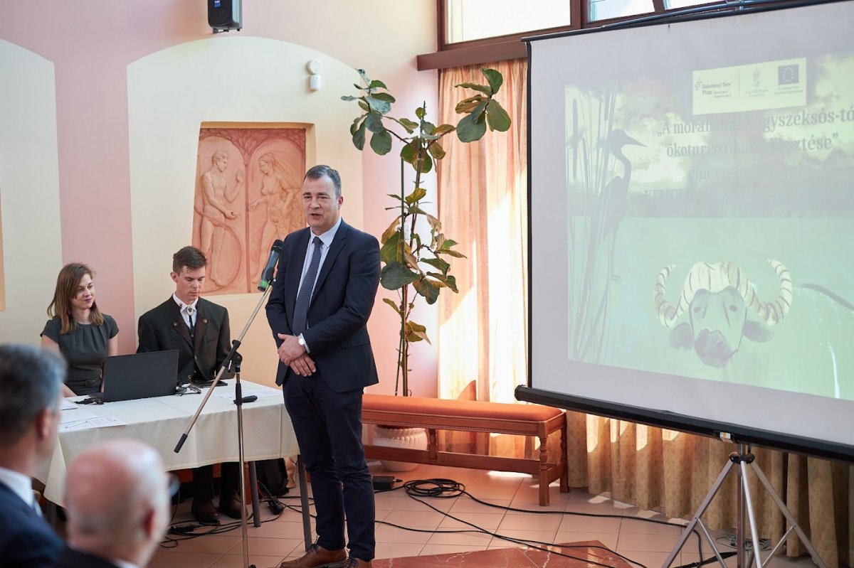 Dr. Rácz András